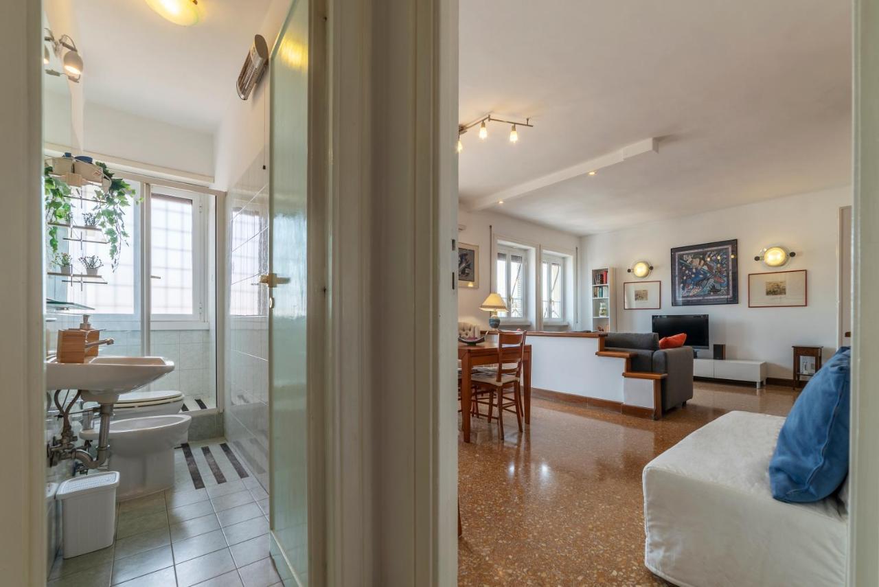 Roomy And Bright Apartment With Terrace Rome Exterior photo